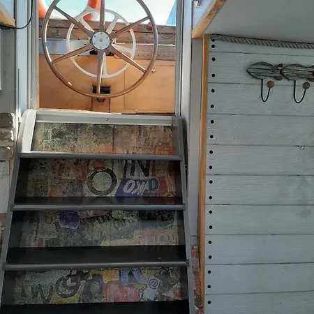 Peniche La Belle Aimee Aigues-Mortes