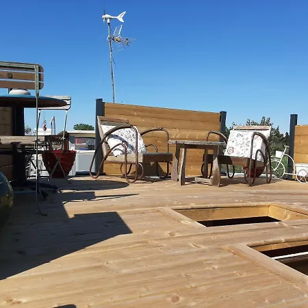 Peniche La Belle Aimee ספינת מלון *