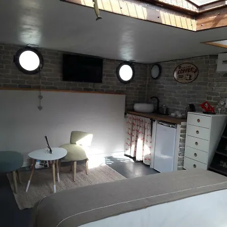 Botel Peniche La Belle Aimee *